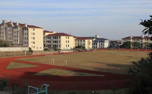 姑苏市东山中学简介概略（建校汗青、地点、师资、校训、情况）