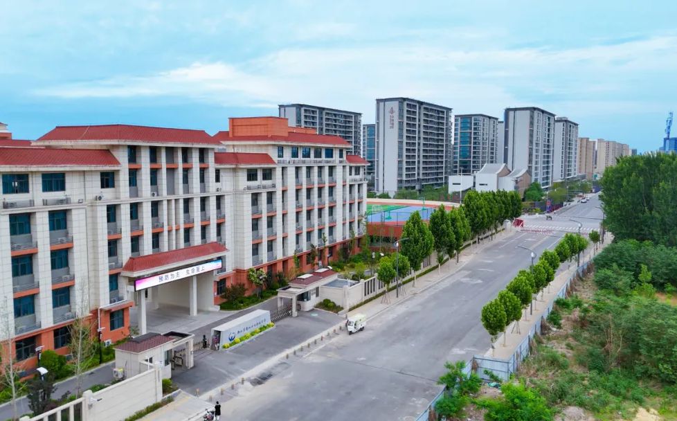 郑州市第四十七中学简介概略（建校汗青、地点、师资、校训、情况）