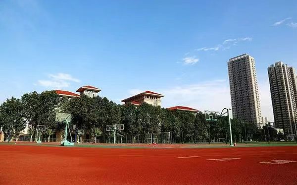 郑州市第二中学有几个校区_别离在那里？