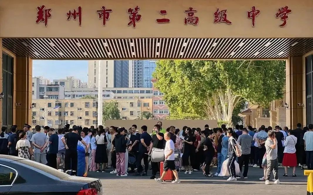 郑州市第二高等中学在郑州的排名第几,南外属于甚么层次？
