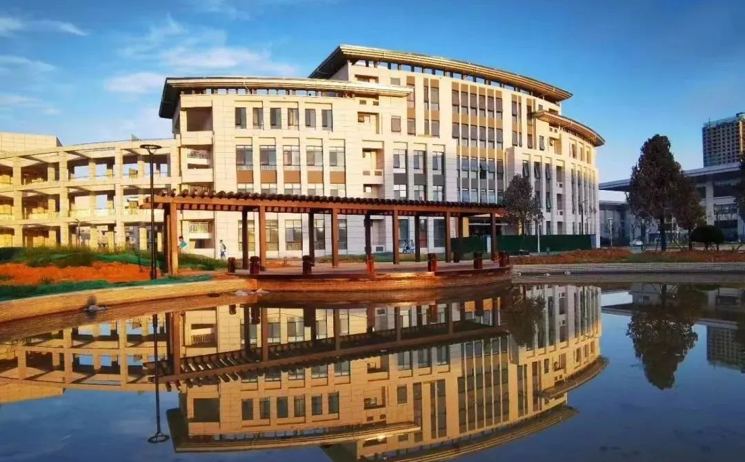 郑州市第四高等中学有几个校区_别离在那里？