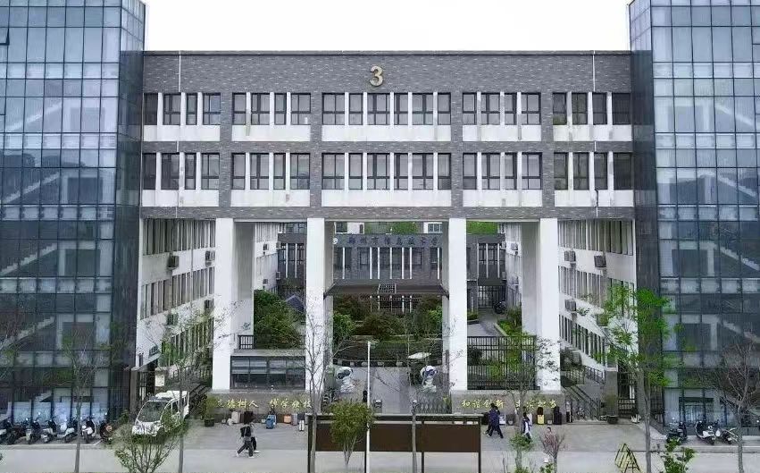 郑州市第十中学有几个校区_别离在那里？