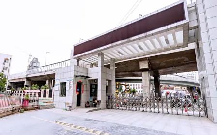 郑州市第一零一中学有几个校区_别离在那里？