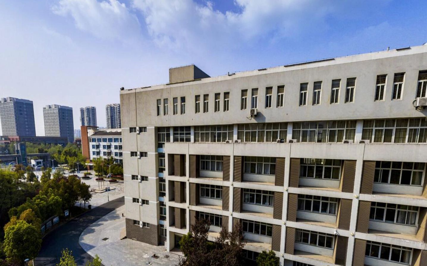 合肥市第一中学简介概略（建校汗青、地点、师资、校训、情况）