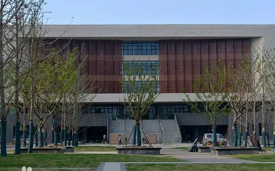 合肥市第四中学是公立仍是私立,是重点中学吗？