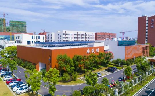 合肥市第十中学是公立仍是私立,是重点中学吗？