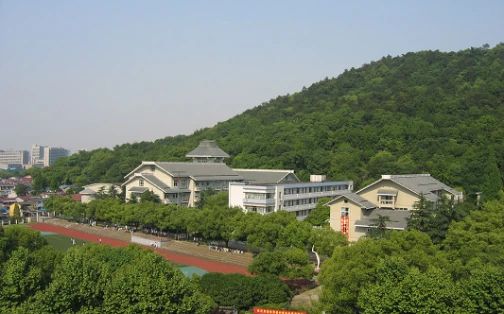 浙江大学从属中学在杭州的排名第几,属于甚么层次？