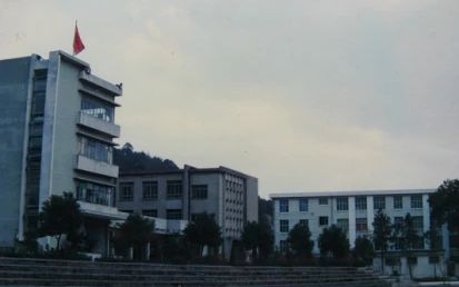 浙江大学从属中学是公立仍是私立,是重点中学吗?