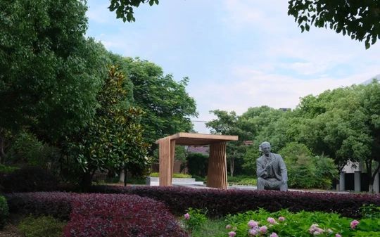 杭州市夏衍中学是公立仍是私立,是重点中学吗?