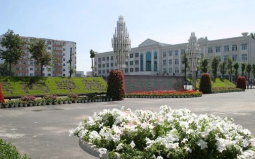 哈尔滨师范大学从属中学是公立仍是私立,是重点中学吗?