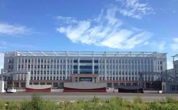 哈尔滨市呼兰区第一中黉舍是公立仍是私立,是重点中学吗?