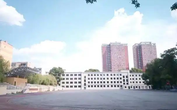 哈尔滨市第十二中黉舍在哈尔滨的排名第几,属于甚么层次?
