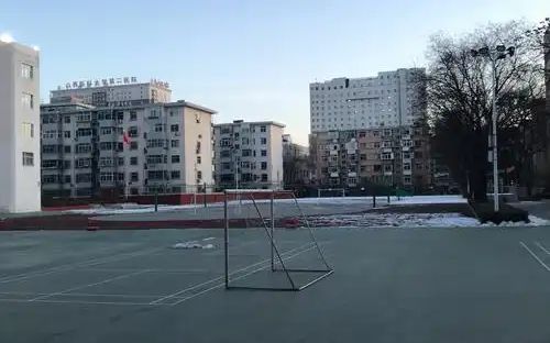 哈尔滨市第十二中黉舍是公立仍是私立,是重点中学吗?