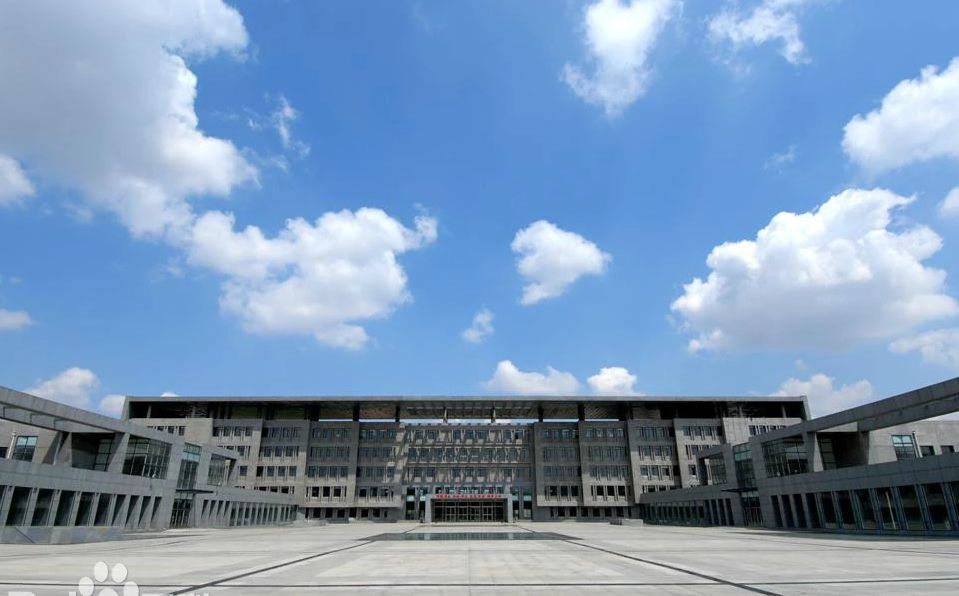 沈阳市第二中学是公立仍是私立,是重点中学吗？