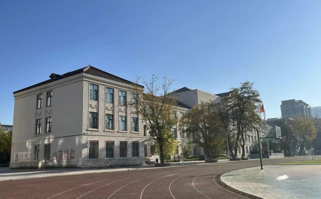 沈阳市第四中学是公立仍是私立,是重点中学吗？