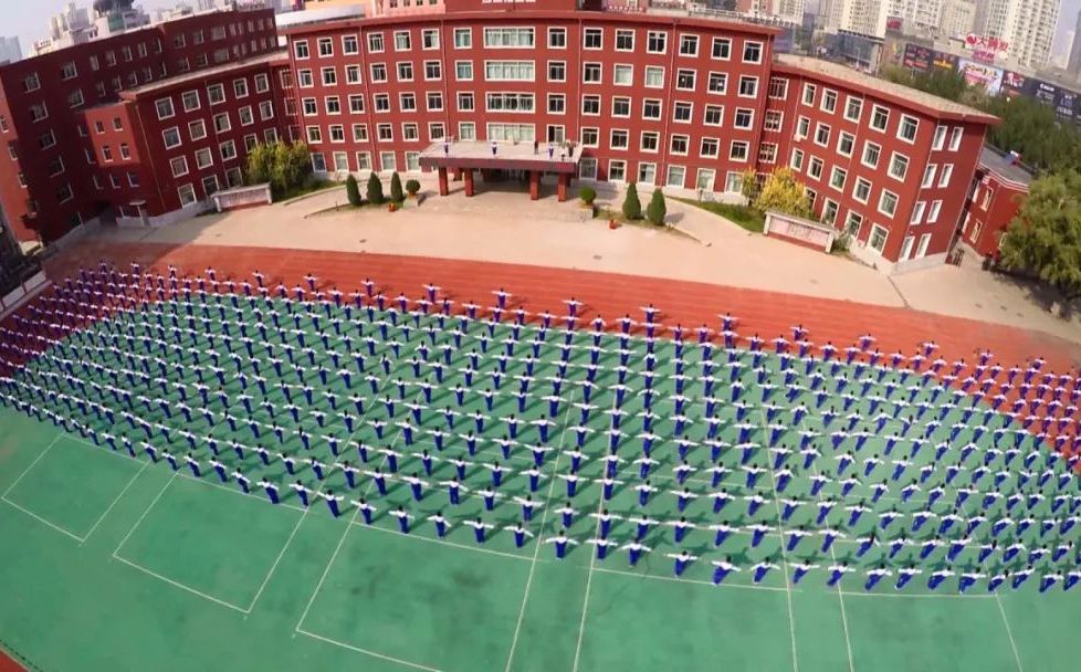 沈阳铁路尝试中学是公立仍是私立,是重点中学吗？