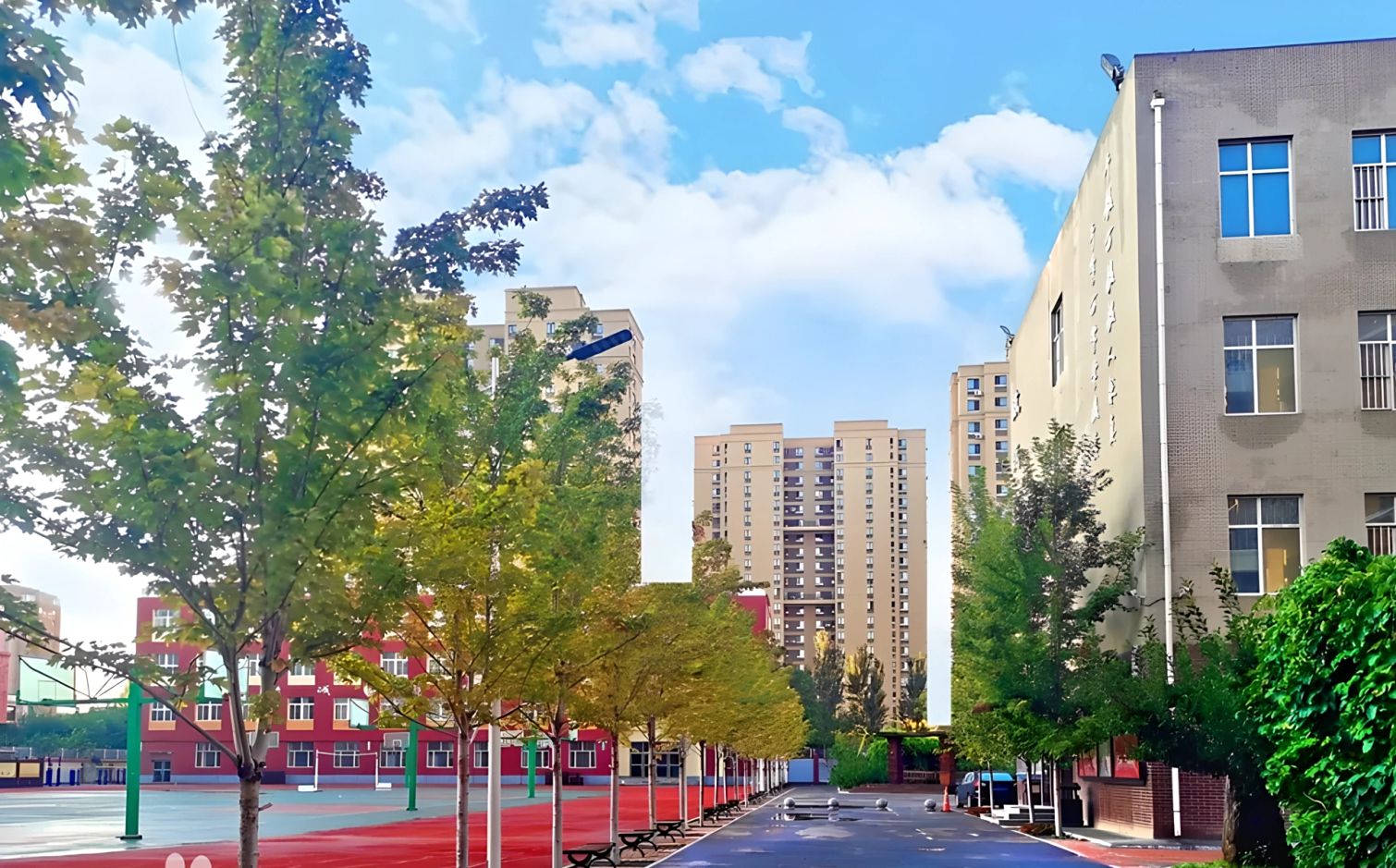 沈阳市第四十中学是公立仍是私立,是重点中学吗？