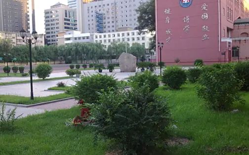 西南中山中学是公立仍是私立,是重点中学吗？