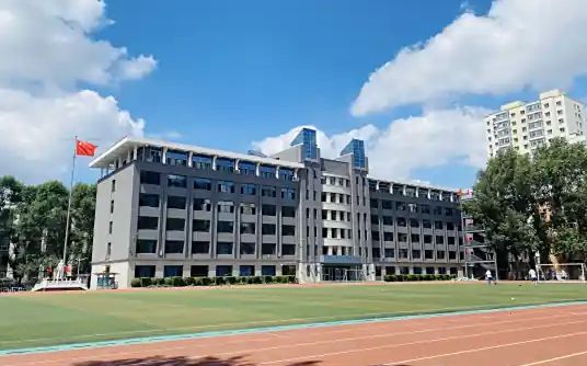 长春本国语黉舍简介概略（建校汗青、地点、师资、校训、情况）