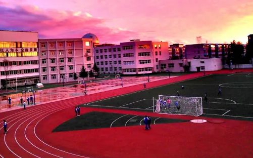 长春汽车经济手艺开辟区第六中学简介概略(建校汗青、地点、师资、校训、情况)