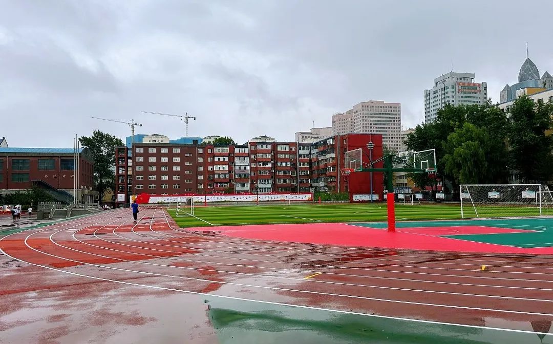 长春市第五中学是公立仍是私立,是重点中学吗？