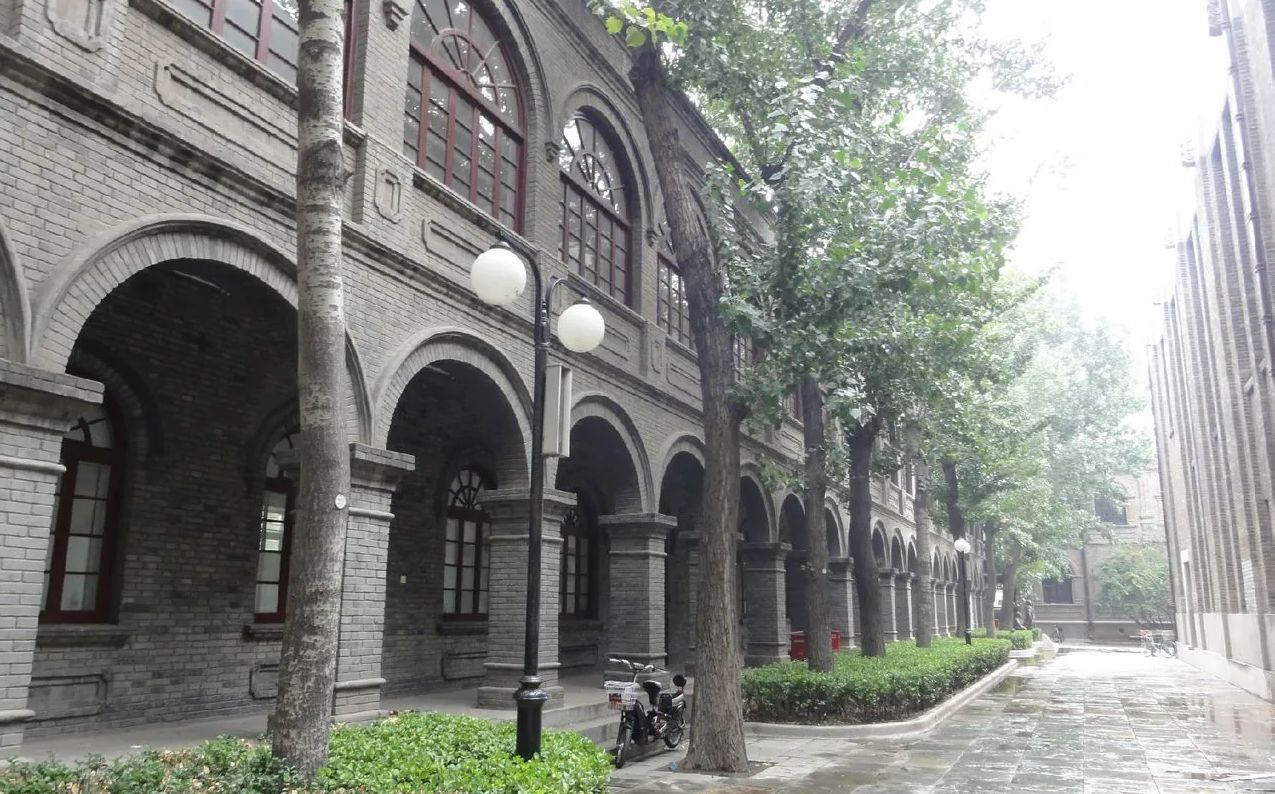 南开中学是公立仍是私立,是重点中学吗？