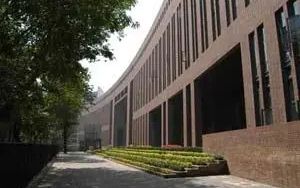 天津市耀华中学简介概略（建校汗青、地点、师资、校训、情况）