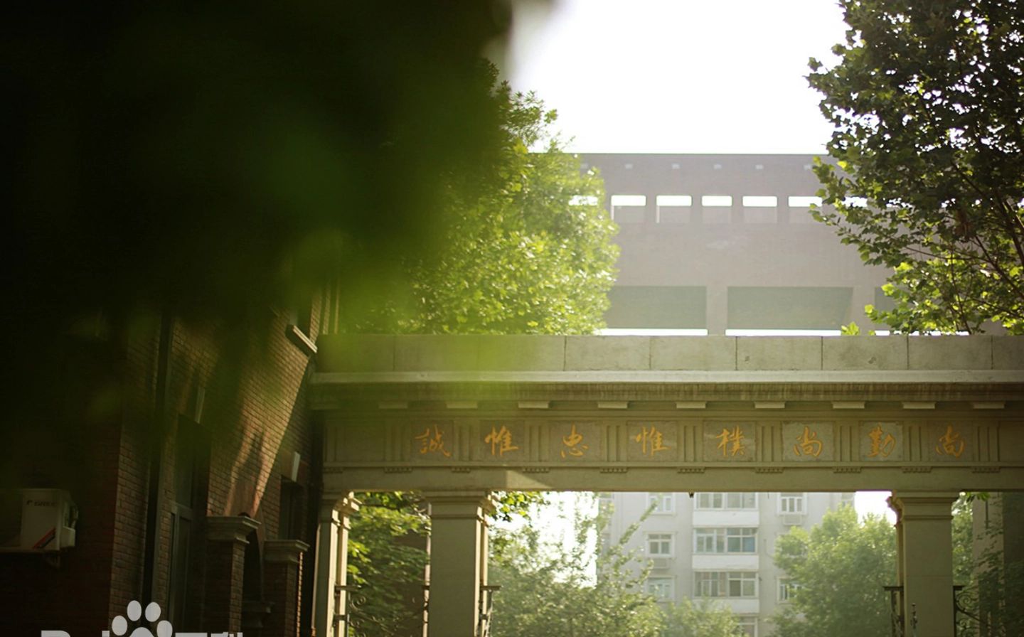 天津市耀华中学是公立仍是私立,是重点中学吗？