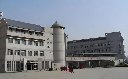 南开大学从属中学简介概略（建校汗青、地点、师资、校训、情况）