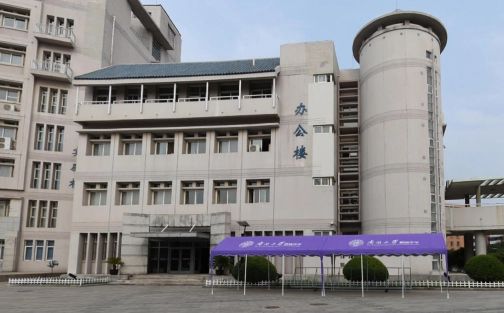 南开大学从属中学简介概略（建校汗青、地点、师资、校训、情况）