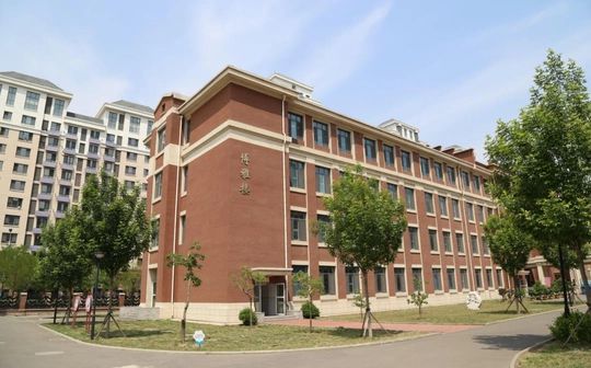 塘沽第一中学是公立仍是私立,是重点中学吗？