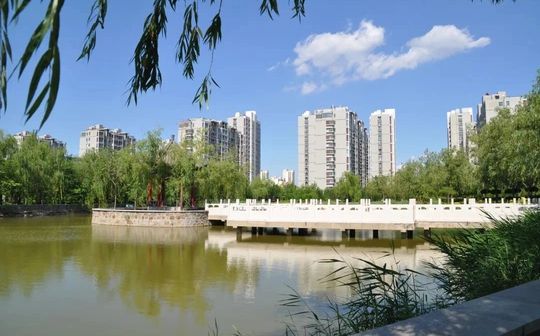 大港第一中学是公立仍是私立,是重点中学吗？