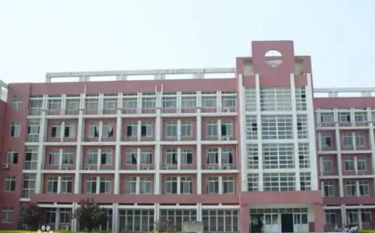北辰区华辰黉舍简介概略（建校汗青、地点、师资、校训、情况）