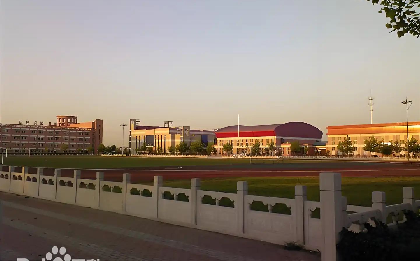 天津市第一百中学是公立仍是私立,是重点中学吗？