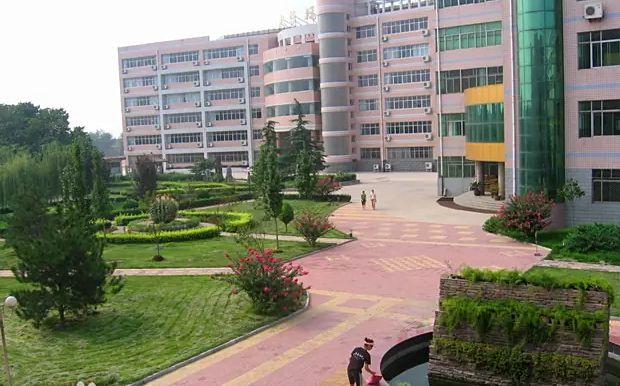 藁城区第一中黉舍区在哪_在甚么区？
