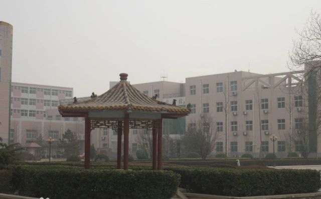 藁城区第一中学是公立仍是私立,是重点中学吗?