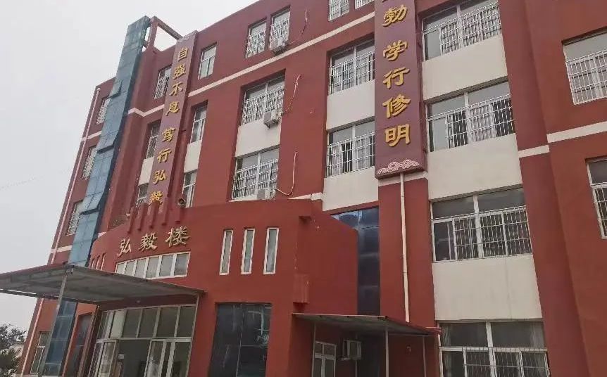 行唐中黉舍区在哪_在甚么区？