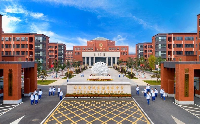 济南大学城尝试高等中学简介概略（建校汗青、地点、师资、校训、情况）