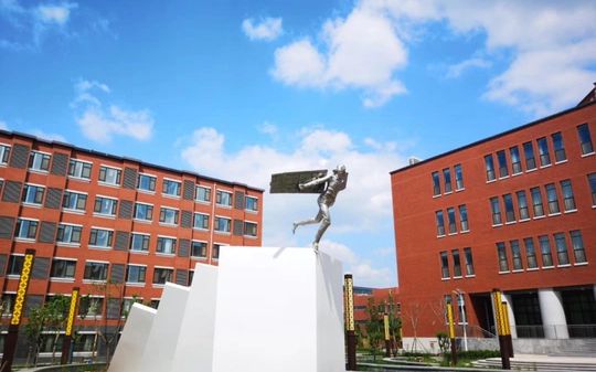 济南大学城尝试高等中学简介概略（建校汗青、地点、师资、校训、情况）