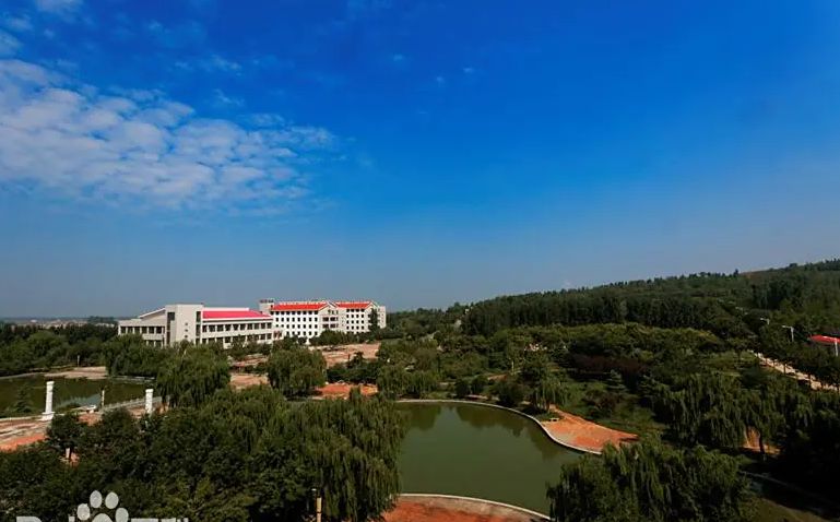 章丘市第一中学是公立仍是私立,是重点中学吗？
