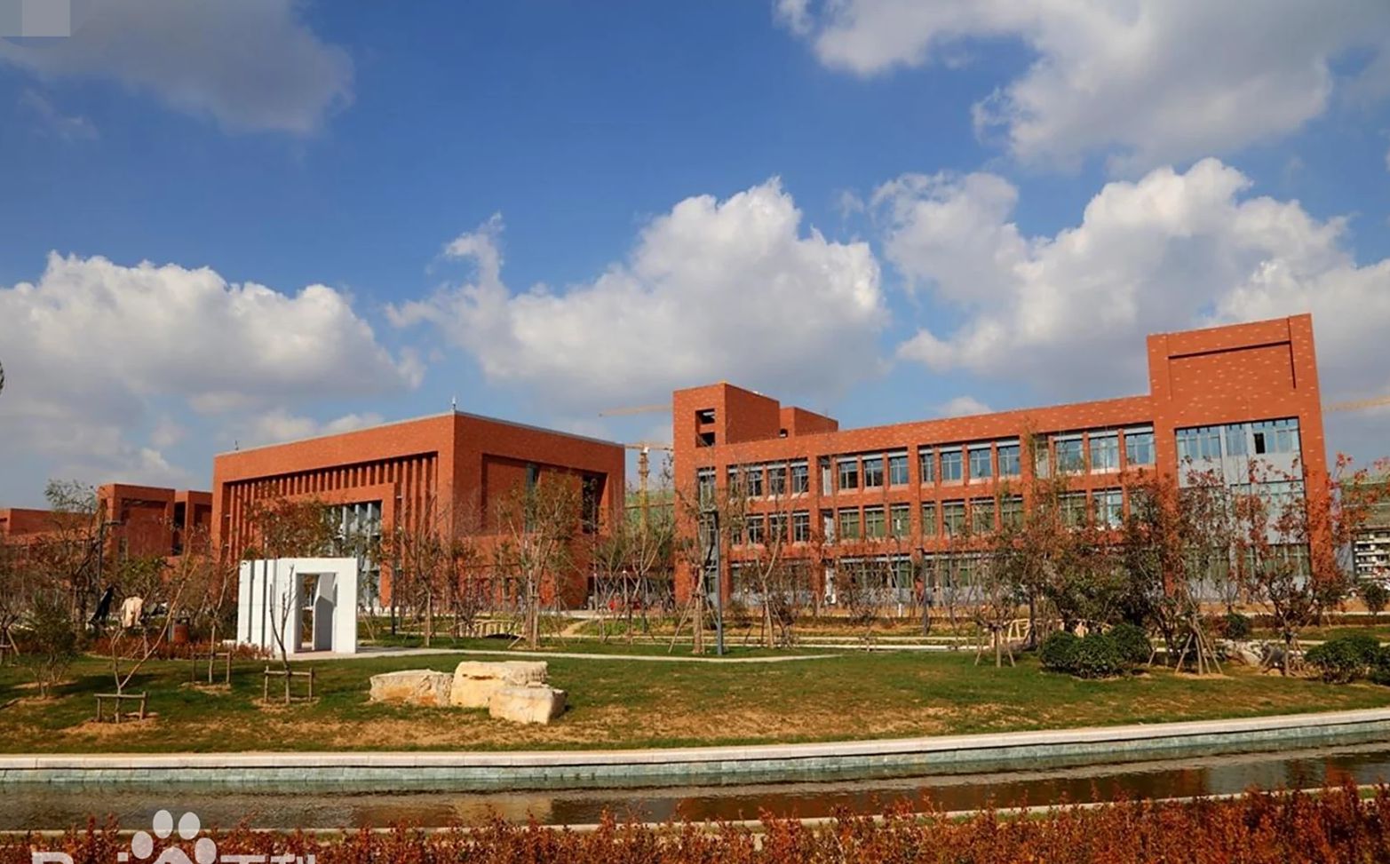 济南市章丘区第四中学是公立仍是私立,是重点中学吗?