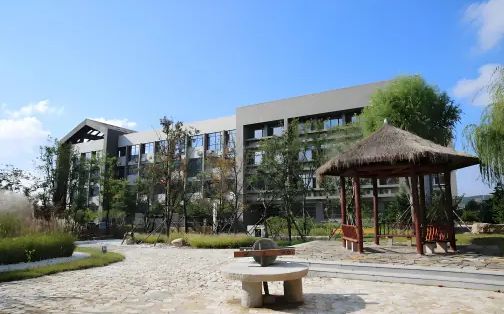 山东省青岛第六中学简介概略（建校汗青、地点、师资、校训、情况）