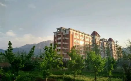 青岛西海岸新区致远中学在青岛的排名第几,属于甚么层次？