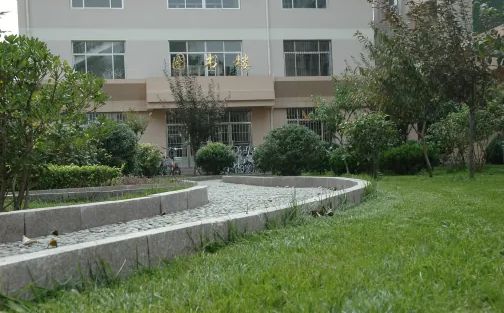 青岛市即墨区第一中学简介概略（建校汗青、地点、师资、校训、情况）