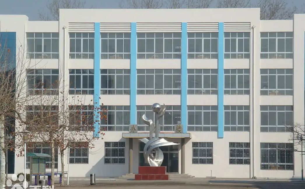 青岛市即墨区第四中学是公立仍是私立,是重点中学吗？