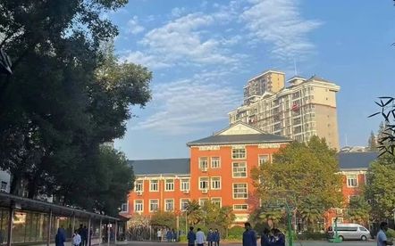 优游市育才高等中黉舍区在哪_在甚么区？