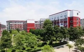 优游市第二十中学是公立仍是私立,是重点中学吗？