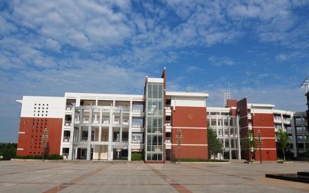 华中师范大学第一从属中学简介概略（建校汗青、地点、师资、校训、情况）
