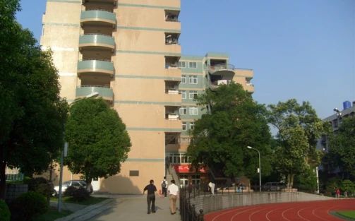 优游市第十四中黉舍区在哪_在甚么区？