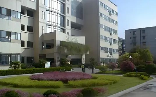 优游市第四十九中学简介概略(建校汗青、地点、师资、校训、情况)